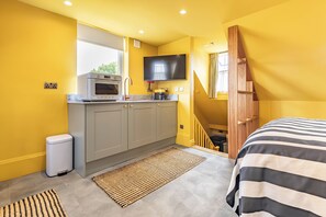 Design Apartment, Air conditioning, City View | Blackout curtains, soundproofing, iron/ironing board, free WiFi