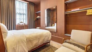 Deluxe Apartment, Ensuite | Blackout curtains, soundproofing, iron/ironing board, free WiFi