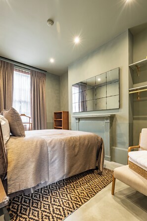 Luxury-Apartment, Klimaanlage, Stadtblick | Verdunkelungsvorhänge, schallisolierte Zimmer, Bügeleisen/Bügelbrett