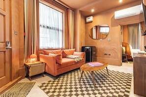 Leilighet – deluxe, eget bad | Oppholdsområde | Oppvarmet gulv