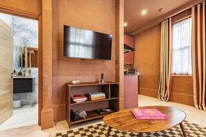 Leilighet – deluxe, eget bad | Oppholdsområde | Oppvarmet gulv