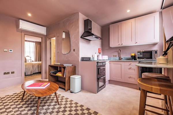 Exclusive Apartment, Air conditioning, City View | Living area