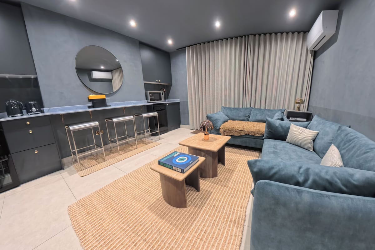 Deluxe Apartment, Ensuite | Living area | Heated floors