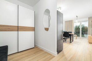 Appartement Standard, balcon, vue cour intérieure | Fer et planche à repasser, Wi-Fi gratuit