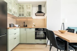 標準公寓, 陽台, 庭園景觀 | 私人小型廚房