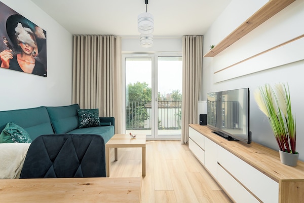 Standard Apartment, Balcony, Courtyard View | Seterika/papan seterika, katil bayi/kot (surcaj), Wi-fi percuma