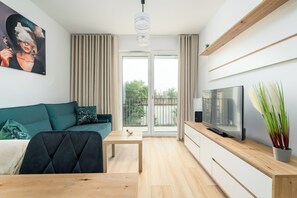 스탠다드 아파트, 발코니, 마당 전망 | 다리미/다리미판, 유아용 침대, 무료 WiFi, 침대 시트