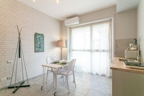 Apartment, Balcony | Private kitchen