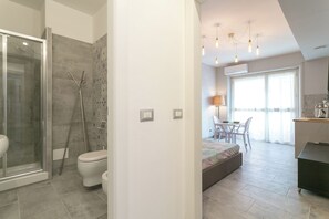 公寓, 露台 | 熨斗/熨衫板、免費 Wi-Fi、床單