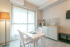 อพาร์ทเมนท์, ระเบียง | ครัวส่วนตัว | เครื่องชงกาแฟ/ชา, กาต้มน้ำไฟฟ้า