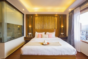 Apartment, 1 King Bed, Balcony, Hill View | Iron/ironing board, free WiFi