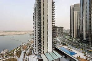 Exterior - Waterfront 2BR with Dubai Skyline Views (Dubai)