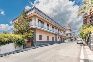 Exterior - Apartment 'Magnolia House' with Mountain View, Balcony and Wi-Fi (Belpasso)