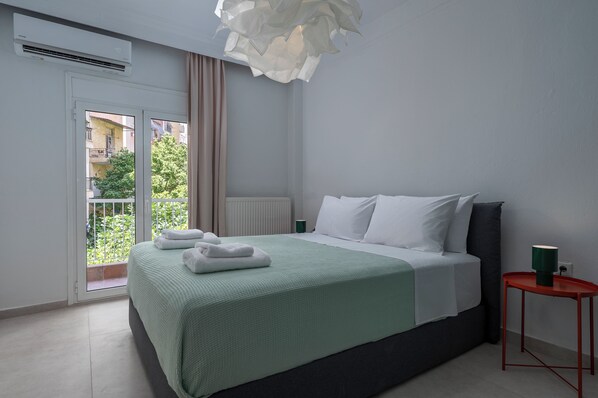 2 bedrooms, iron/ironing board, travel crib, free WiFi