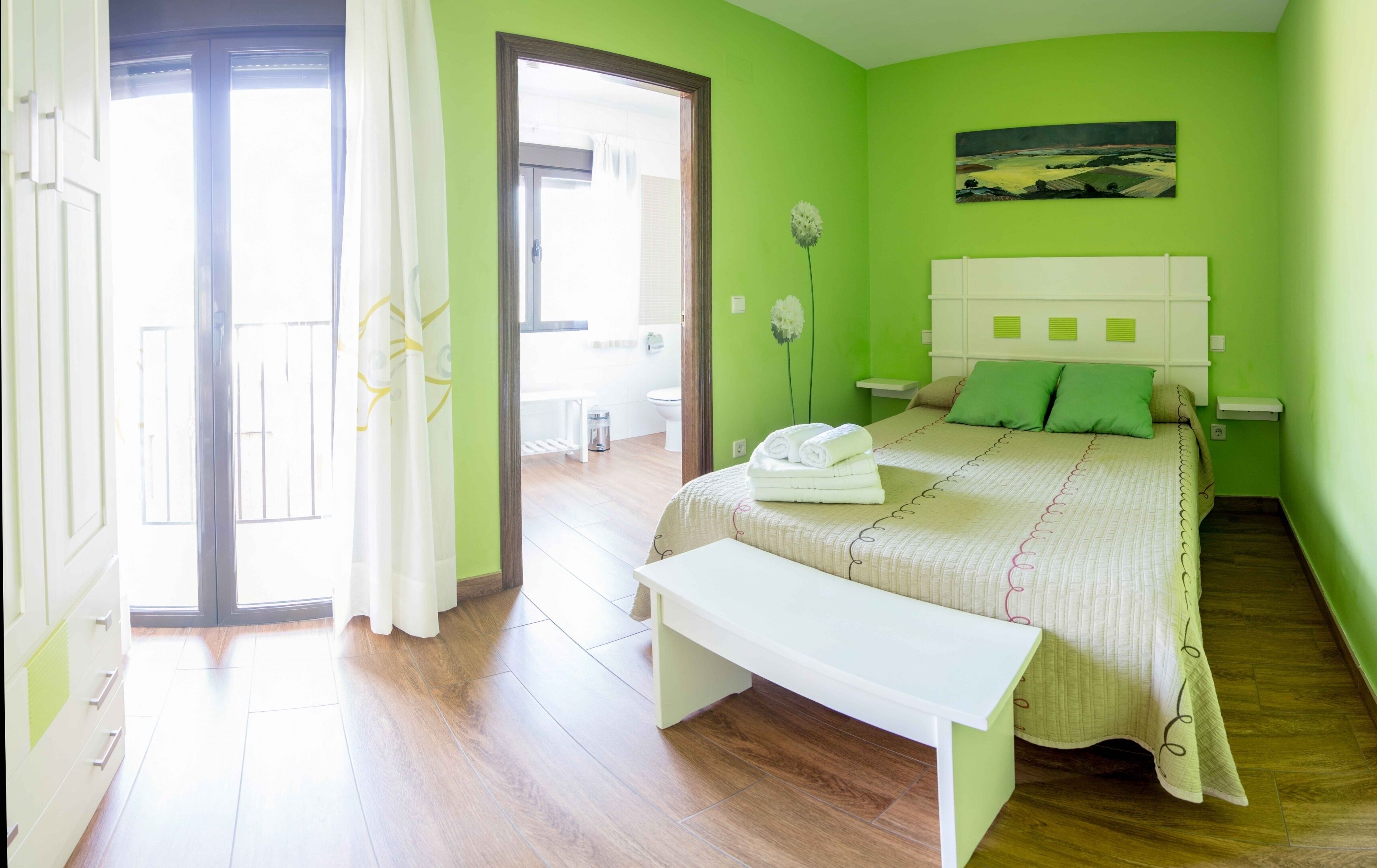 4 slaapkamers, een strijkplank/strijkijzer, wifi, beddengoed