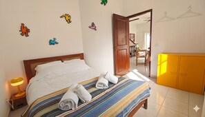 2 bedrooms, iron/ironing board, WiFi, bed sheets - Modern & charming 2BR Townhouse in Lagos (Lagos)