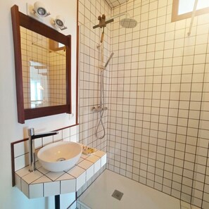 Towels - Modern & charming 2BR Townhouse in Lagos (Lagos)