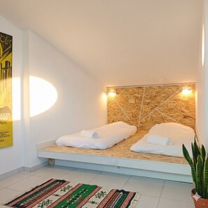 2 bedrooms, iron/ironing board, WiFi, bed sheets - Modern & charming 2BR Townhouse in Lagos (Lagos)