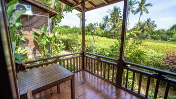 Suite, balkon, pemandangan kebun | Teras/patio