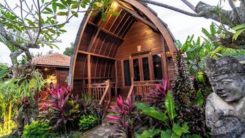 Kamar Twin Deluks, balkon, pemandangan kebun | Meja kerja, ruang kerja ramah laptop, dan Wi-Fi gratis