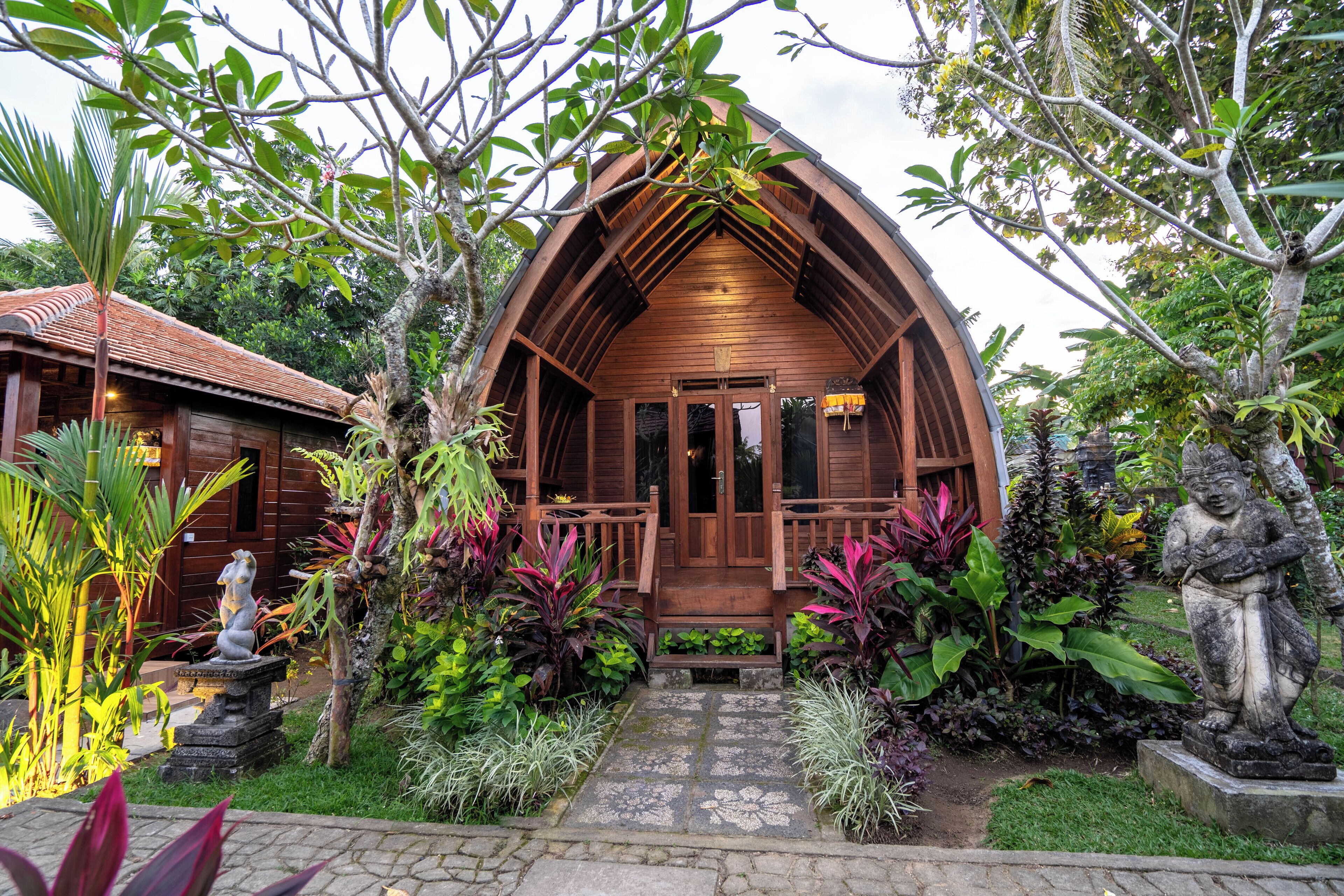 豪華雙床房, 露台, 花園景 | 書桌、手提電腦工作空間、免費 Wi-Fi