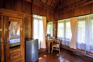 Suite, Balcony, Garden View | Bathroom | Shower, free toiletries, hair dryer, towels