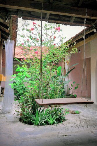 Anhien Hue homestay - A dreamy pink house nestled within a natural garden