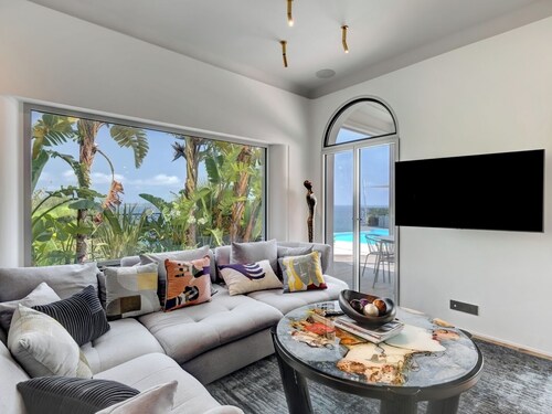 Upstays Sea View Pool 250m² Villa