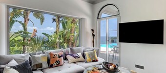 Upstays Sea View Pool 250m² Villa