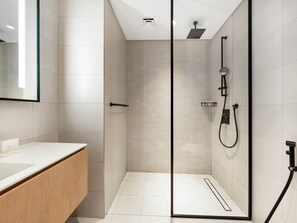 Shower, hair dryer, bidet, towels