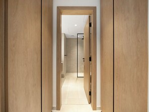 Interior - Lux Studio near Burj Khalifa in Downtown with Canal View, 2km Dubai Mall (Dubai)