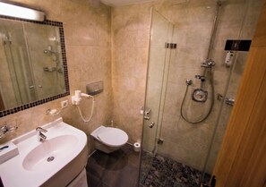 Free toiletries, hair dryer, towels, soap - Gästehaus Wildschütz (Tux)