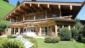Front of property - Gästehaus Wildschütz (Tux)