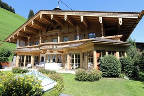 Front of property - Gästehaus Wildschütz (Tux)