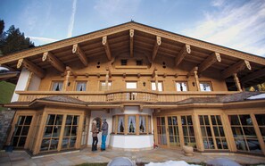 Front of property - Gästehaus Wildschütz (Tux)