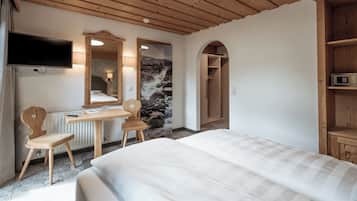 Comfort Double Room, Balcony, Mountain View | In-room safe, WiFi (free)