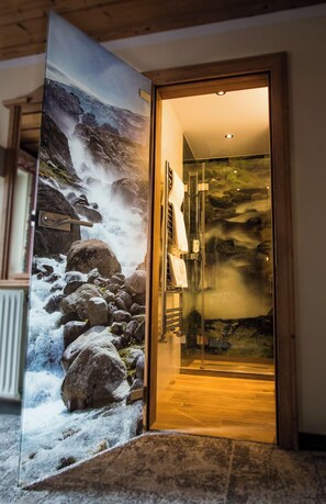 Comfort Double Room, Balcony, Mountain View | Bathroom | Free toiletries, hair dryer, slippers, towels - Gästehaus Wildschütz (Tux)