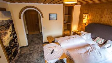 In-room safe, free WiFi