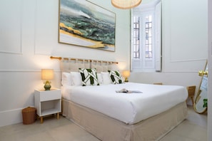 Appartement (1 Bedroom) | 1 chambre, bureau, fer et planche à repasser, lits bébé (gratuits)