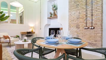 Apartment (1 Bedroom) | Wohnzimmer