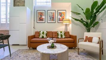 Apartment (1 Bedroom) | Wohnzimmer