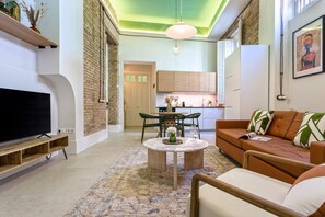 Apartment (1 Bedroom) | Living room - Stylish Apartment in Central Seville. Boteros (Seville)