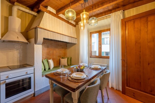 Apartamento (2 Bedrooms) | Cocina privada | Microondas y horno