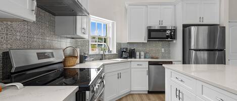 Micro-ondes, four, plaque de cuisson, lave-vaisselle