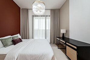 Apartamento Premium, 2 habitaciones, balcón, vistas al patio | Zona de estar | Una televisión de pantalla plana