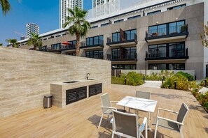 Property grounds - Oakley Square 1BR Apartment with maid's room (Dubai)