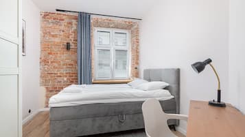 Apartment | Hypo-allergenic bedding, individually decorated, iron/ironing board