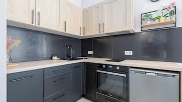 Apartment | Private kitchenette | Coffee/tea maker, electric kettle