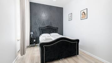 Apartment | Hypo-allergenic bedding, individually decorated, iron/ironing board