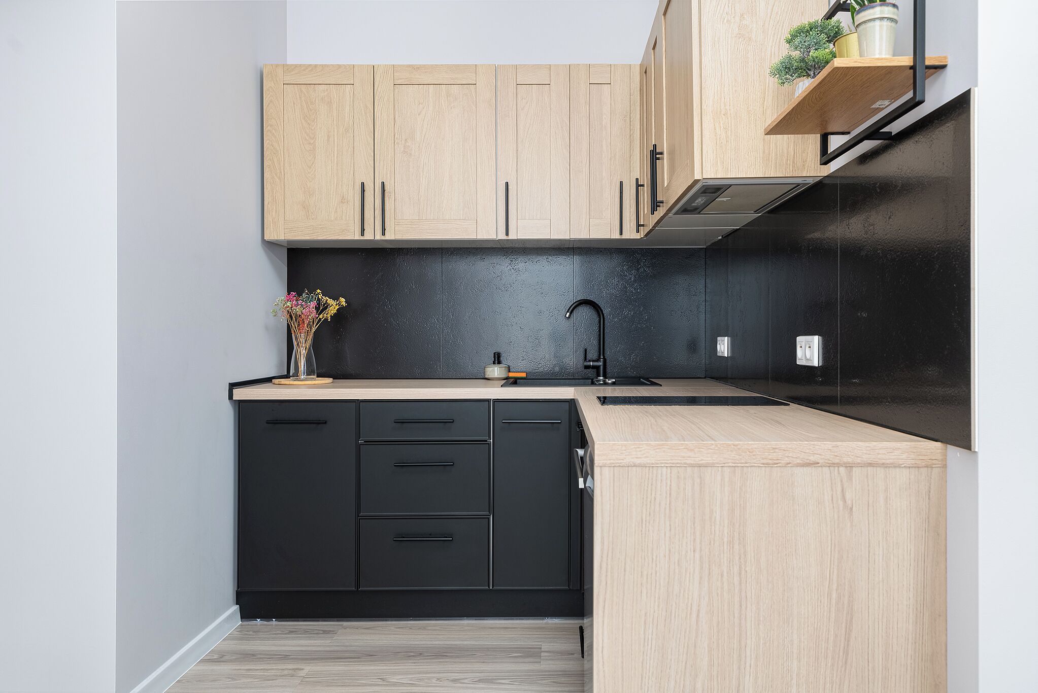 Apartment | Private kitchenette | Coffee/tea maker, electric kettle